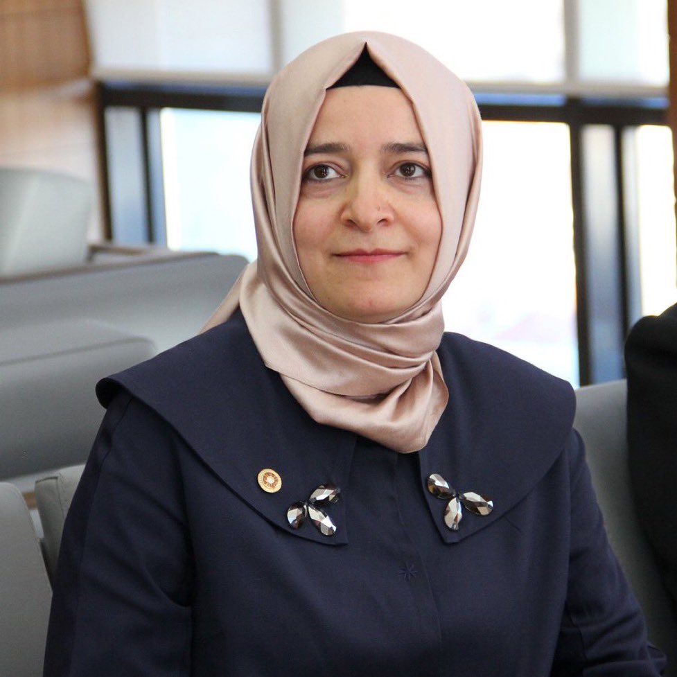 frekanstr_'s tweet photo. İsmail Saymaz: “Tera’nın yöneticisi Erdin Özel’in lüks aracını Fatma Betül Sayan kullanıyormuş. Her toplantıda beraberlermiş.

Erdin Özel kim? Eski AK Parti yöneticisi. AK Parti Ekonomi İşleri Başkan Yardımcısı'nın yardımcısı.” https://t.co/PF3Ut6ugFI