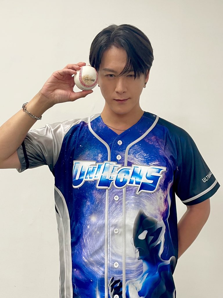 voyager_CT's tweet photo. 【始球式速報】
TAKERU：ワンバン
千晶：ストライク

#統一ライオンズ
#UniLions
#ボイジャー #voyager
#飛び跳ねる千晶
#うなだれるTAKERU https://t.co/qmdDCZyM3U