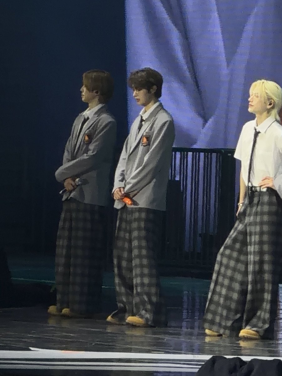 ejkkinoe's tweet photo. 이분혼나고잇는거아니죠 https://t.co/9whzlVQ6DU