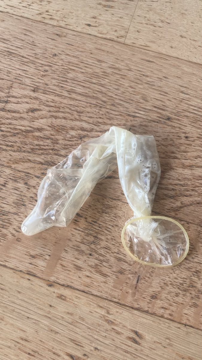 Amokishin's tweet photo. El cerdo que quiera beberse esto que me pague. 
#fetish #feetfetısh #condom #usedcondom #footfetısh #footseller #feetSellers https://t.co/eQ7VNmlvxw