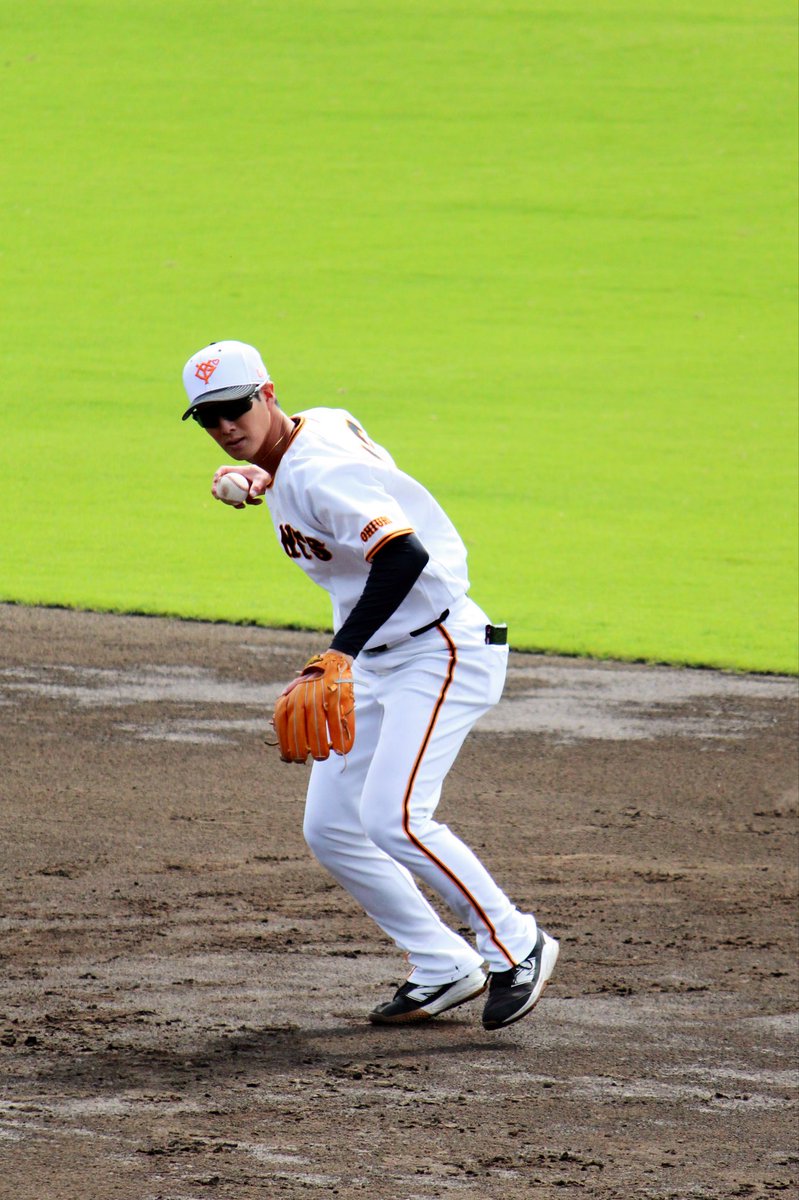 shizux22's tweet photo. 2026.10.03 読売ジャイアンツ球場
若さん指導しながら一緒に守備練習してた✨
 #若林晃弘  #巨人  #giants https://t.co/fGsXMxpuTa
