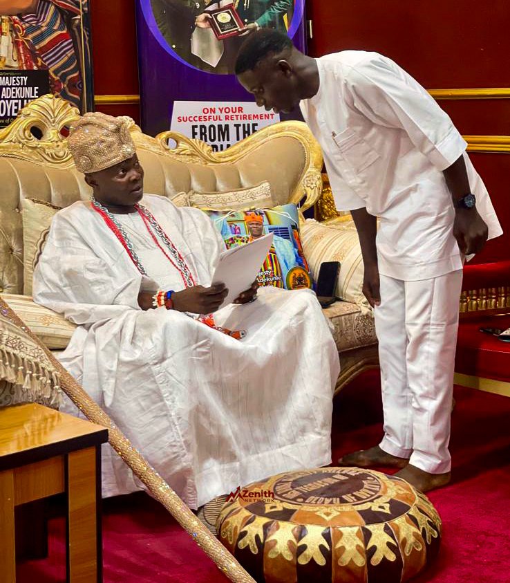 T_ZenithNetwork's tweet photo. In preparation for our official relaunch, the executives of The Zenith Network, ably led by the President, Comrade Jayeola Sherif, paid a courtesy visit to the Olowu of Owu-Kuta, Oba Hameed Adekunle Makama Oyelude, on October 2.

The Visit provided an... https://t.co/k1JIhoFLaY
