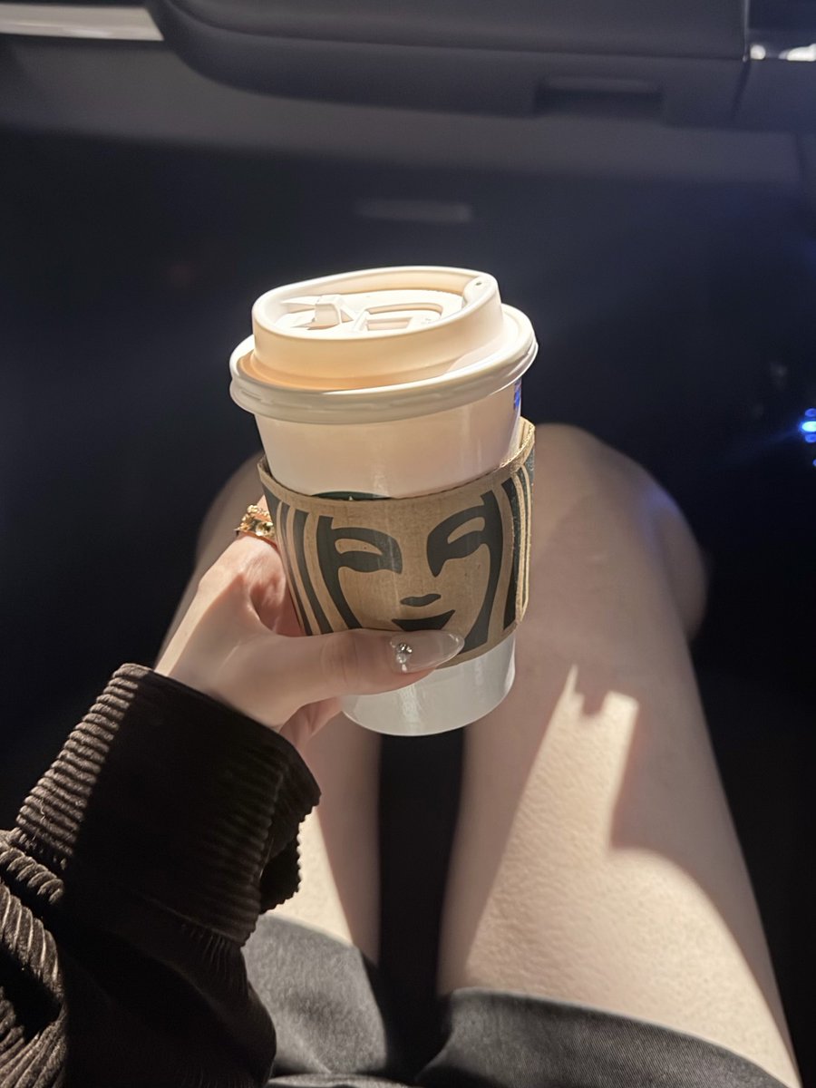 スタバのかぼちゃスープチーノ食レポ

おいしいしかぼちゃの香りはするが、かぼちゃポタージュを求めている人には物足りないかも。少しスパイシーで美味しい。リピはします https://t.co/xdxCAvJFhX