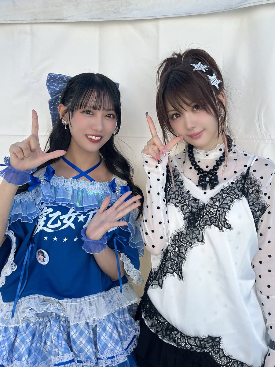 Yukina0206neige's tweet photo. 私の人生を変えてくださった 
田中れいなさん(さま)と！！泣

私の芸能界、そしてアイドルを目指す
きっかけになってくださった"モーニング娘。"さん。

Help me‼︎やブレインストーミングを見て
練習してた頃の自分に伝えたい😭

お忙しい中お写真ありがとうございました😭
らぶどるポーズも、、😭 https://t.co/rXXbnyeJWv