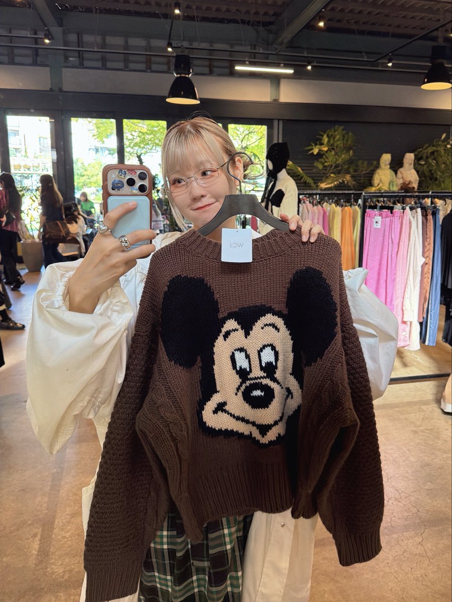 harami_piano's tweet photo. オフDayのハラミ🌳リフレッシュタイム〜

若槻千夏さんのファッションブランドWCJの展示会へ💚🤍💚🤍🧸pecoさんのブランドTostalgic Clothingもめちゃ可愛かった🏰

ハラミは冷え性なのであっかくて可愛いファッションがたくさんあって助かる😢🎀

こんなに忙しいお2人なのに本当にすごいなぁ..
ハラミもお二人の好きのパワー見習うぞぉぉぉおおおおお🔥😳 #WCJ #若槻千夏 #peco
