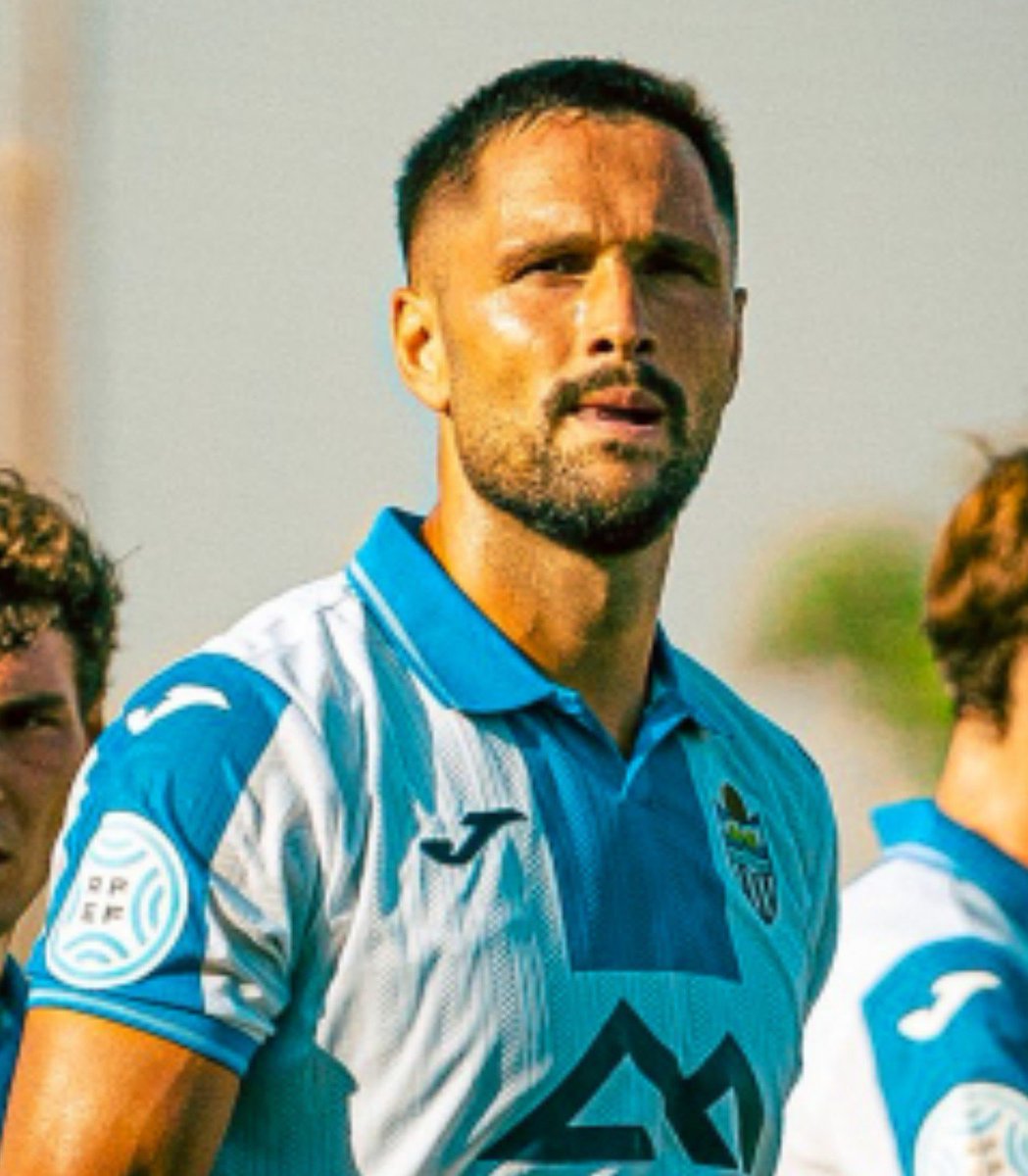 PedroBonet_2's tweet photo. El derbi CALIENTA motores... @atleticbalears @udpoblense el central @Ivanlm_ será TITULAR y el rumano Florin Andone tendrá sus primeros minutos de la TEMPORADA. La PLANTILLA se CONJURA para lograr la primera VICTORIA. https://t.co/BFuZznOL5H