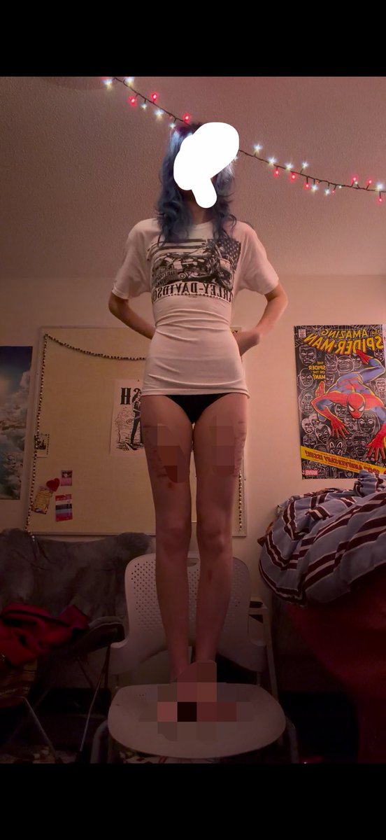 _me_ow___'s tweet photo. maybe it’s js bc it’s 4 am and i’m high but i took a video bc instead of pictures and i look so much skinnier like look

(first is picture others are from the video) https://t.co/drV5lJlaMD