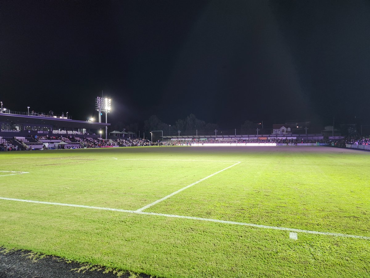 imabsima113's tweet photo. 栃木シティ 1-2 FC今治

よく勝ち切った！
これで良しではありませんが、ピッチもスタンドも皆、最後まで戦い抜きました。
今日は、勝ち切った我等がFC今治を讃え、皆で勝利の喜びを分かち合いましょう！
皆様、本当にお疲れ様でした！
#FC今治 https://t.co/zaaZWfCVBW