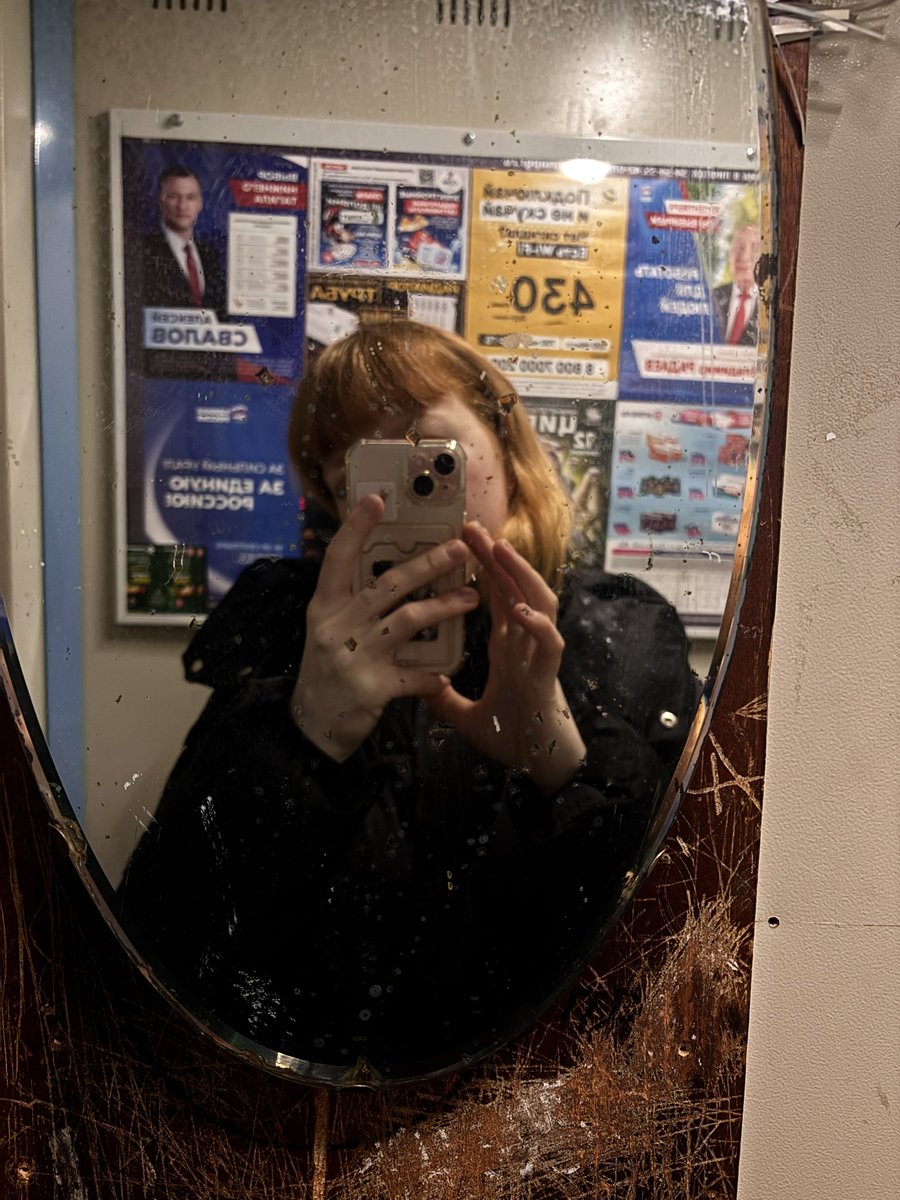 ririnlilo's tweet photo. Какой-то вайбовый лифт, но очень очень страшный. https://t.co/e30hc30Lam