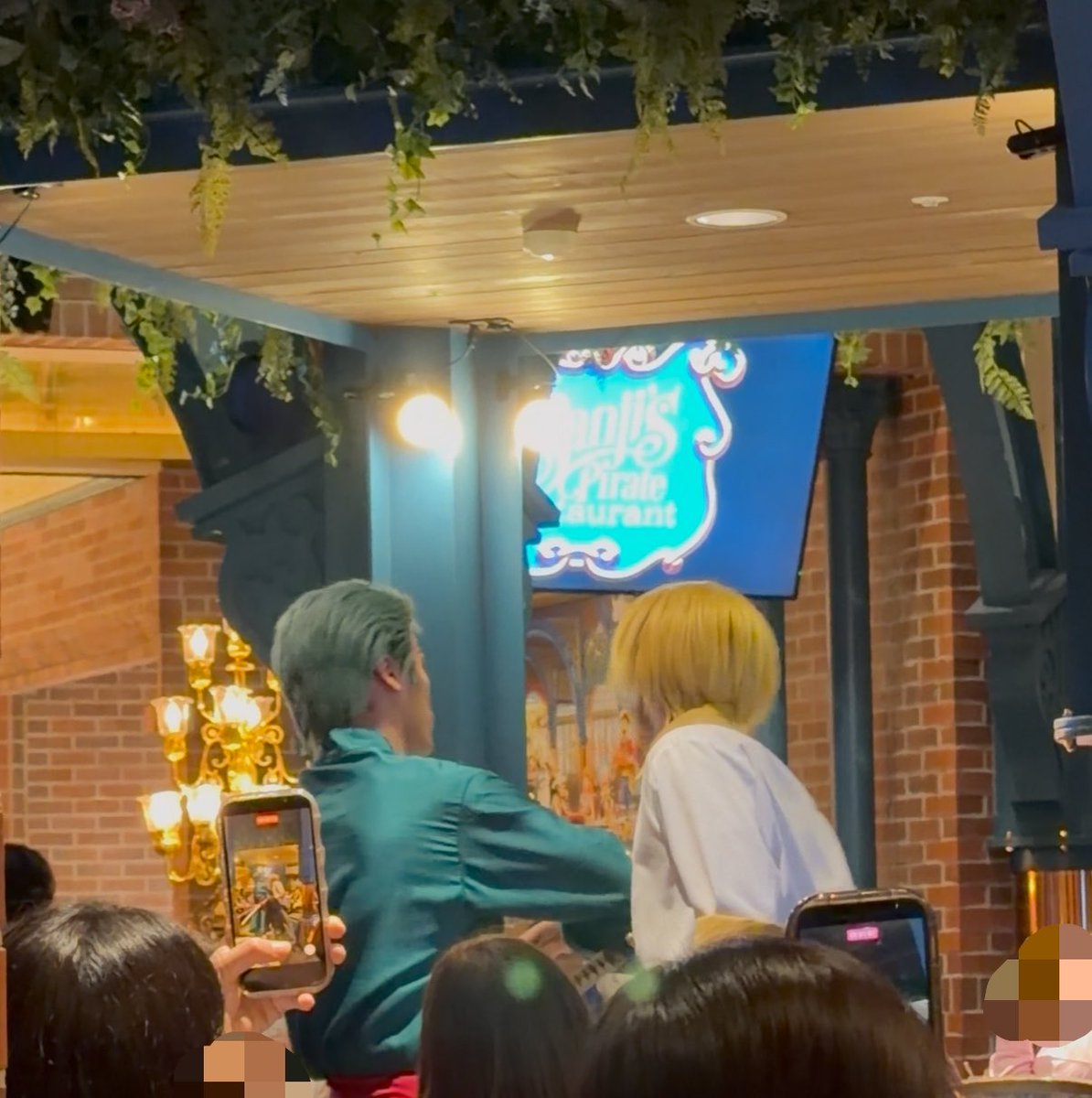 love1piece32's tweet photo. びっくりしたー
キスでもするんかと思った🤭笑
#USJファン #USJワンピース 
#サンレス https://t.co/owlpZ7SiFo