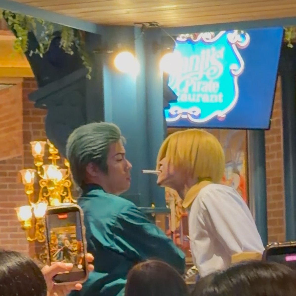 love1piece32's tweet photo. びっくりしたー
キスでもするんかと思った🤭笑
#USJファン #USJワンピース 
#サンレス https://t.co/owlpZ7SiFo