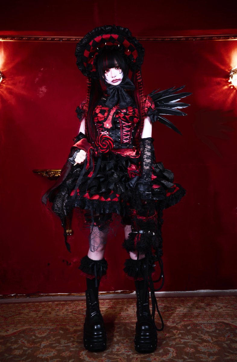 Pikarin_shiina's tweet photo. †新アー写†赤黒イ廻廻廻廻

なんと今年の衣装はDimMoireのころもちゃんがデザインしてくれました＾＾

生お披露目の11月14日降誕祭を、お楽死みに、、、 https://t.co/t3HaiOHykS