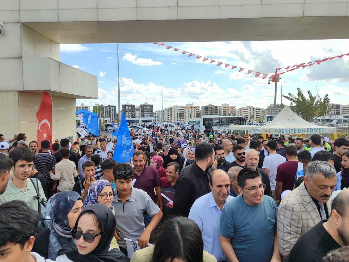 milhamigunbegi's tweet photo. Halayla ve coşku ile Reisimizi bekliyoruz.

Teşekkürler Şanlıurfam ❤️

📍 Şehir Hastanesi https://t.co/8AAbKtSgYL