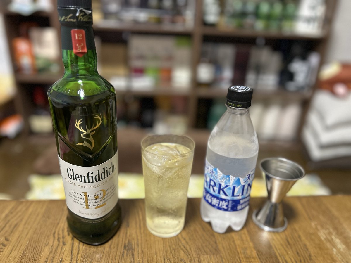 Nights244's tweet photo. グレンフィデック12年
初めて飲みます😊

これがフルーティなスコッチ
ってやつか

ハイボールにていただきます

#ウイスキー #Glenfiddich https://t.co/x2f5JTLrfZ