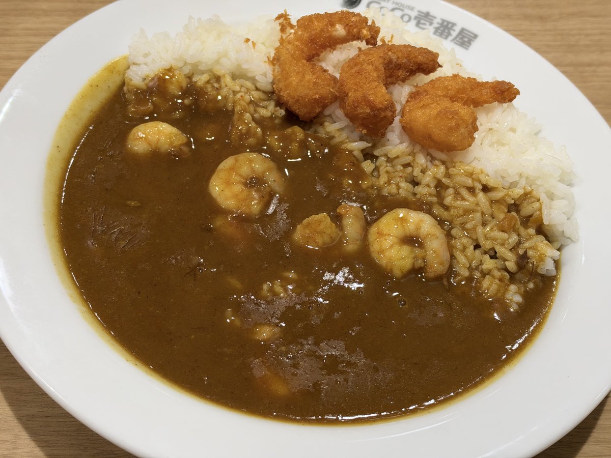 hofuyakate's tweet photo. マルグリートがオススメするのはケーキやクリームシチューだけではなくってよ
このココイチにもエビカツカレーなるものが…終売済みですって？！
是非もないと言ったところね
代わりにエビフライと煮込みエビで気分だけでも味わうとしましょう https://t.co/X1xRneFllj