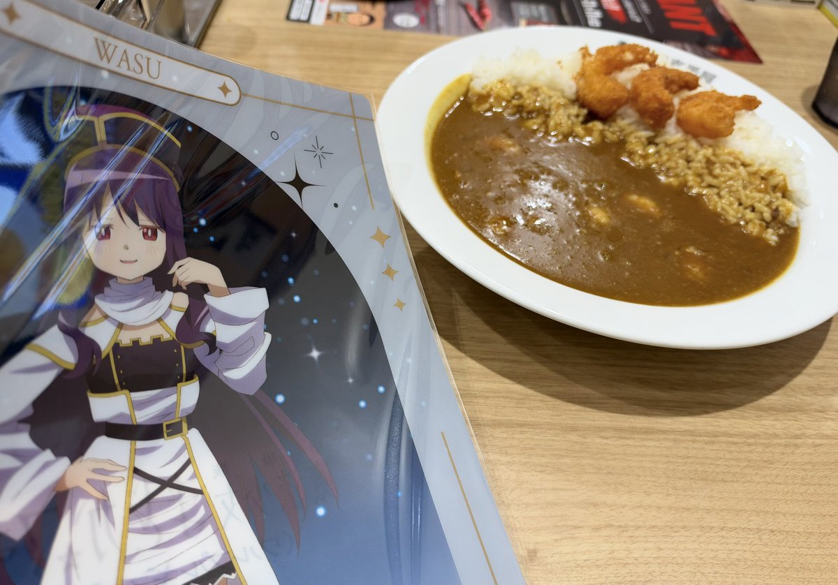 hofuyakate's tweet photo. マルグリートがオススメするのはケーキやクリームシチューだけではなくってよ
このココイチにもエビカツカレーなるものが…終売済みですって？！
是非もないと言ったところね
代わりにエビフライと煮込みエビで気分だけでも味わうとしましょう https://t.co/X1xRneFllj