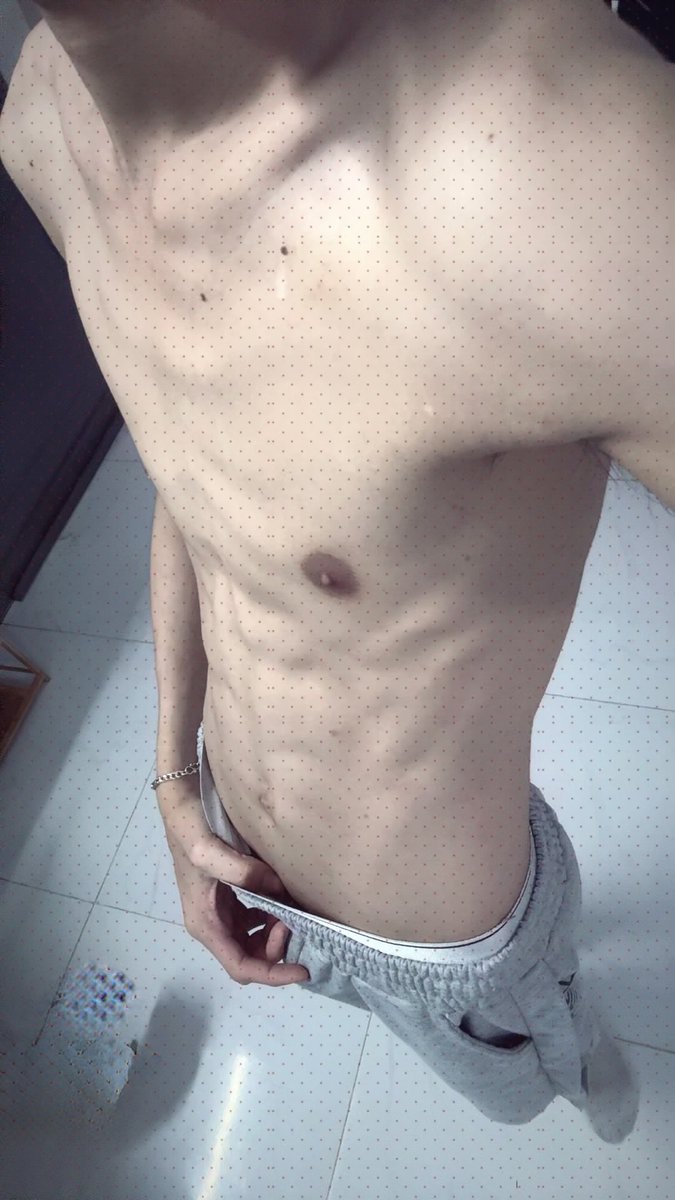 TonNguynDn9751's tweet photo. Mưa rồi tới lạnh cần ai ôm🥲
#Top #Bot LGBT🌈🌈. https://t.co/JcXTm8rqIQ