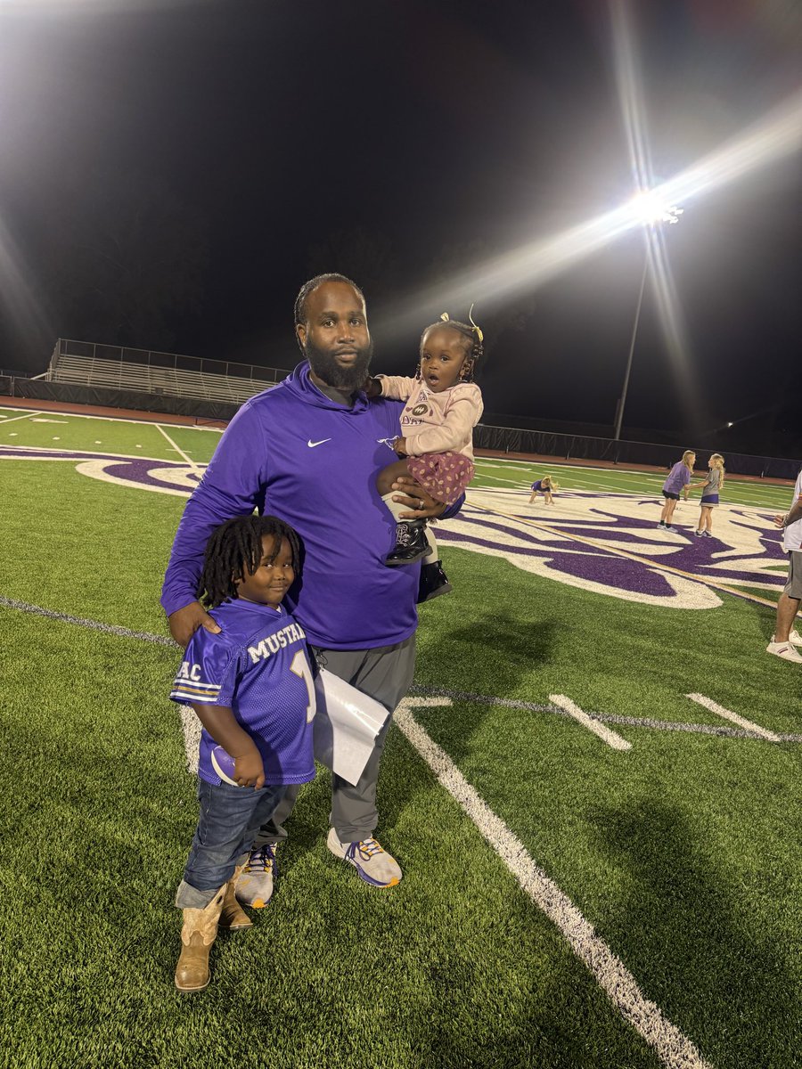 CoachEllis55's tweet photo. Homecoming was a great night!  The guys bounced back from last week. Trying to go 1-0 every week. Lets gooo!! https://t.co/DkEbDTD5je