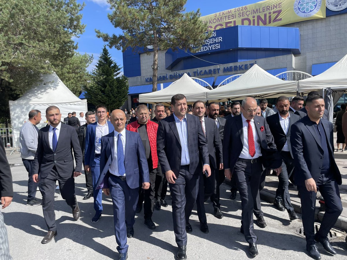 MhpKayseri38's tweet photo. 📍 KAYSERİ TİCARET ODASI

Kayseri Ticaret Odası seçimlerine, Kayseri Milletvekilimiz Sayın Baki Ersoy ve İl Başkanımız Sayın Enes Ertuğrul Kalın ile birlikte katıldık.

Kayseri’mizin ticaret hayatına değer katacak, şehrimizin ekonomik gücünü daha da ileri taşıyacak iki kıymetli adayımızın da yanındayız.

Her iki adayımıza da çıktıkları bu yolda gönülden başarılar diliyor; seçimlerin Kayseri’mizin ticaret erbabına, esnaf ve iş dünyamıza hayırlı olmasını temenni ediyoruz.@bakiersoymhp @enesertugrulk