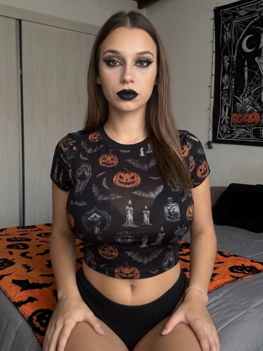 sophiewexc's tweet photo. Am I that scary? 🫣 https://t.co/m15BsWN0mQ