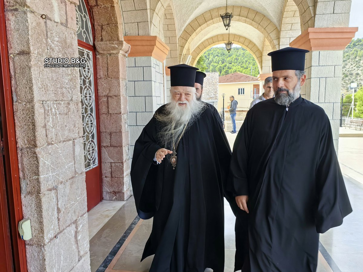 bougiotispress's tweet photo. Ο ΠΡΩΗΝ ΜΗΤΡΟΠΟΛΙΤΗΣ ΚΑΛΑΒΡΥΤΩΝ ΑΜΒΡΟΣΙΟΣ ΣΤΟΝ ΙΕΡΟ ΝΑΟ ΕΥΑΓΓΕΛΙΣΤΡΙΑΣ ΝΑΥΠΛΙΟΥ- ''ΈΡΧΟΜΑΙ ΩΣ ΑΠΛΟΣ ΠΡΟΣΚΥΝΗΤΗΣ ΣΤΗΝ ΠΑΝΑΓΙΑ''
Στον Ιερό ναό της Ευαγγελιστρίας Ναυπλίου βρέθηκε ο πρώην Μητροπολίτη Καλαβρύτων Αμβρόσιος για να προσκύνηση την θαυματουργή Εικόνα της Παναγίας https://t.co/LnsSjnfiFs