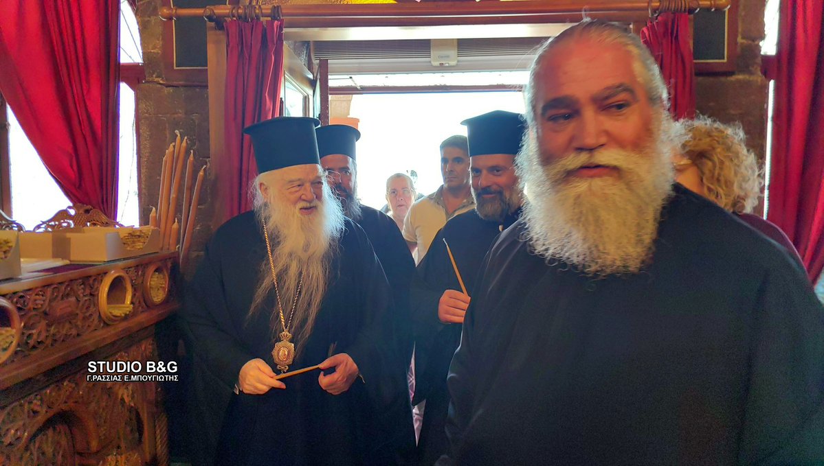 bougiotispress's tweet photo. Ο ΠΡΩΗΝ ΜΗΤΡΟΠΟΛΙΤΗΣ ΚΑΛΑΒΡΥΤΩΝ ΑΜΒΡΟΣΙΟΣ ΣΤΟΝ ΙΕΡΟ ΝΑΟ ΕΥΑΓΓΕΛΙΣΤΡΙΑΣ ΝΑΥΠΛΙΟΥ- ''ΈΡΧΟΜΑΙ ΩΣ ΑΠΛΟΣ ΠΡΟΣΚΥΝΗΤΗΣ ΣΤΗΝ ΠΑΝΑΓΙΑ''
Στον Ιερό ναό της Ευαγγελιστρίας Ναυπλίου βρέθηκε ο πρώην Μητροπολίτη Καλαβρύτων Αμβρόσιος για να προσκύνηση την θαυματουργή Εικόνα της Παναγίας https://t.co/LnsSjnfiFs