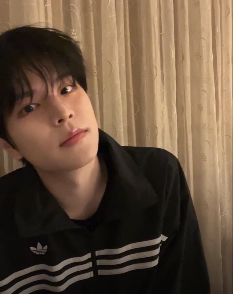 M1N922_'s tweet photo. Seungmin🐶🤍 https://t.co/83ndLaFFU7