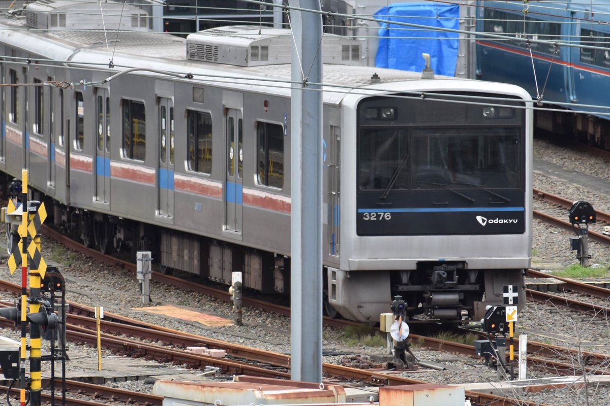 KO9030Shokisya's tweet photo. 江ノ島線車内から3276×6見えた
これはリニューアルと断定していいのかな？ https://t.co/egEPb5PVRs