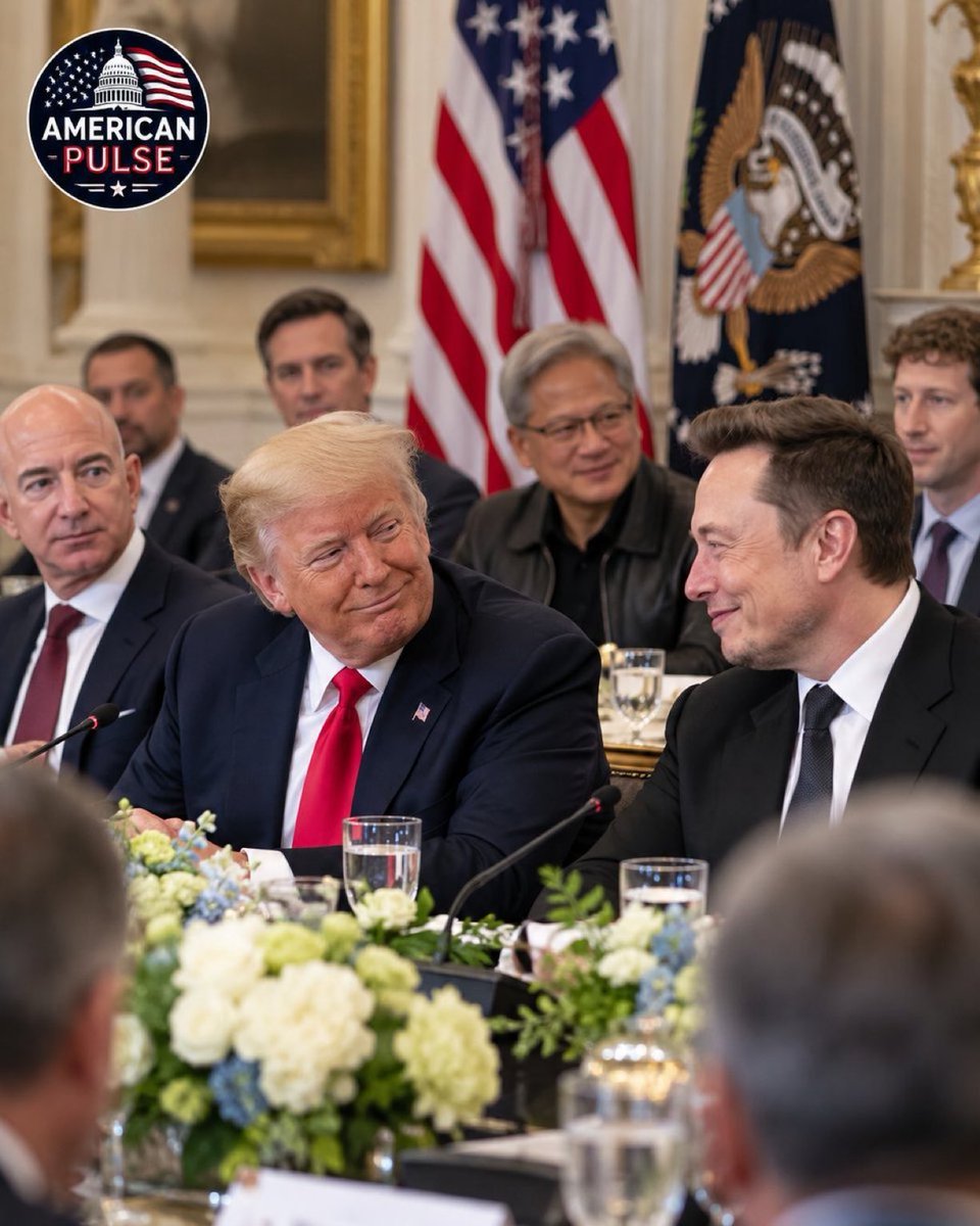 Trump_Jr_GC1's tweet photo. 🚨🇺🇸 TRUMP &amp; ELON — BACK TOGETHER?

After their public fallout, what do you think of their reunion?

🅰️ 👍 Positive step

🅱️ 🤔 Temporary reunion https://t.co/FpXpdnEsM5