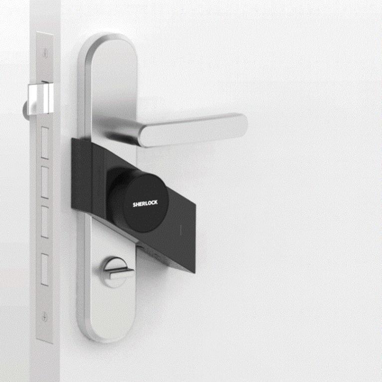 UnicunShop's tweet photo. Ever forget your keys? 🔑 I found this SHERLOCK Smart Sticker Lock that lets you unlock your door (or even a locker!) right from your phone. You can still use your old keys too, so it's a total win-win. Check it out: https://t.co/cr1XrAuX4k
#SmartHome #TechHack #LifeEasier https://t.co/4Gyg80R1fW