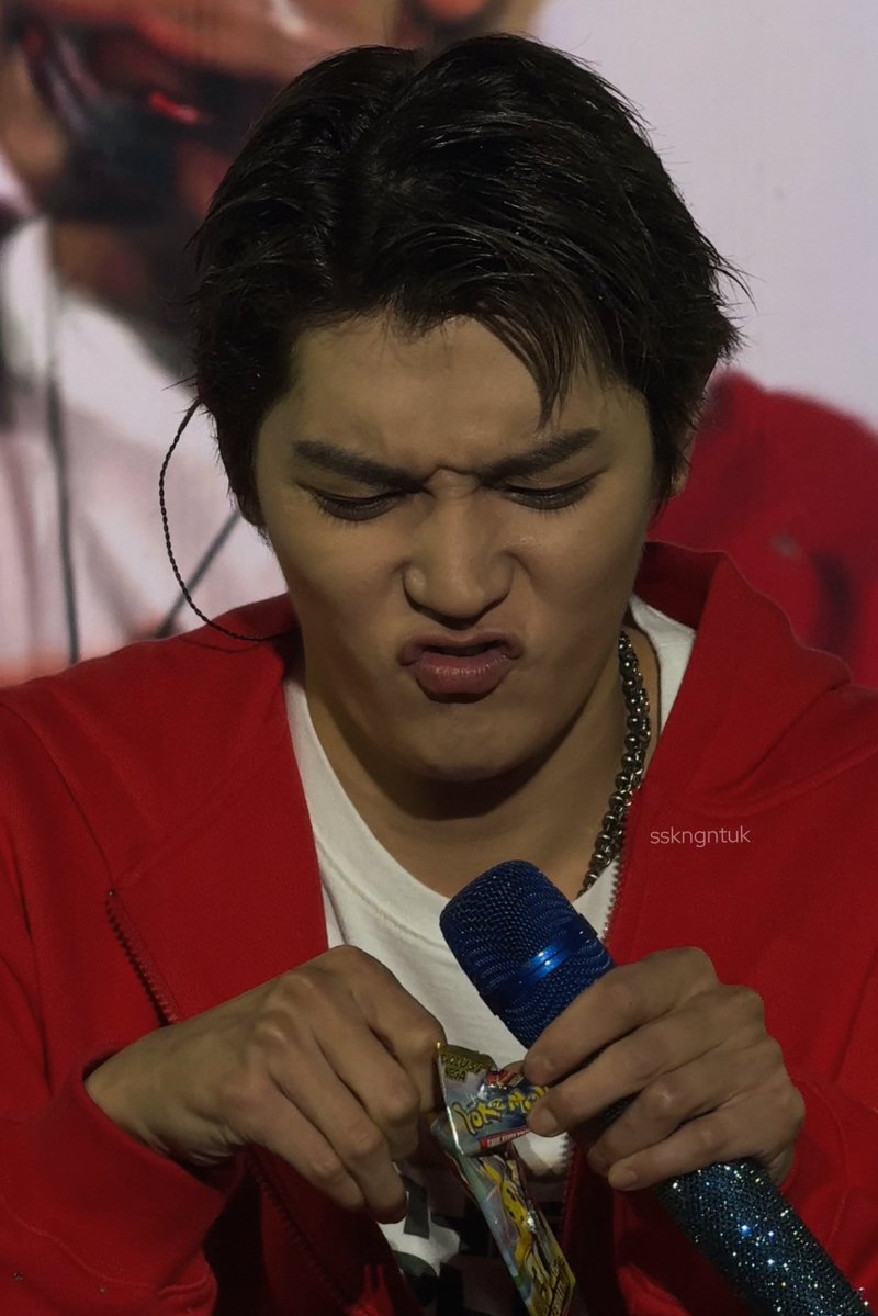 sskngntuk's tweet photo. ini lucu BGT unboxing kartu pokemon😭

#NCT127_5TH_NEOCITY_THE_REDLINE
#THE_REDLINEinJakarta https://t.co/cvwMSfSiof
