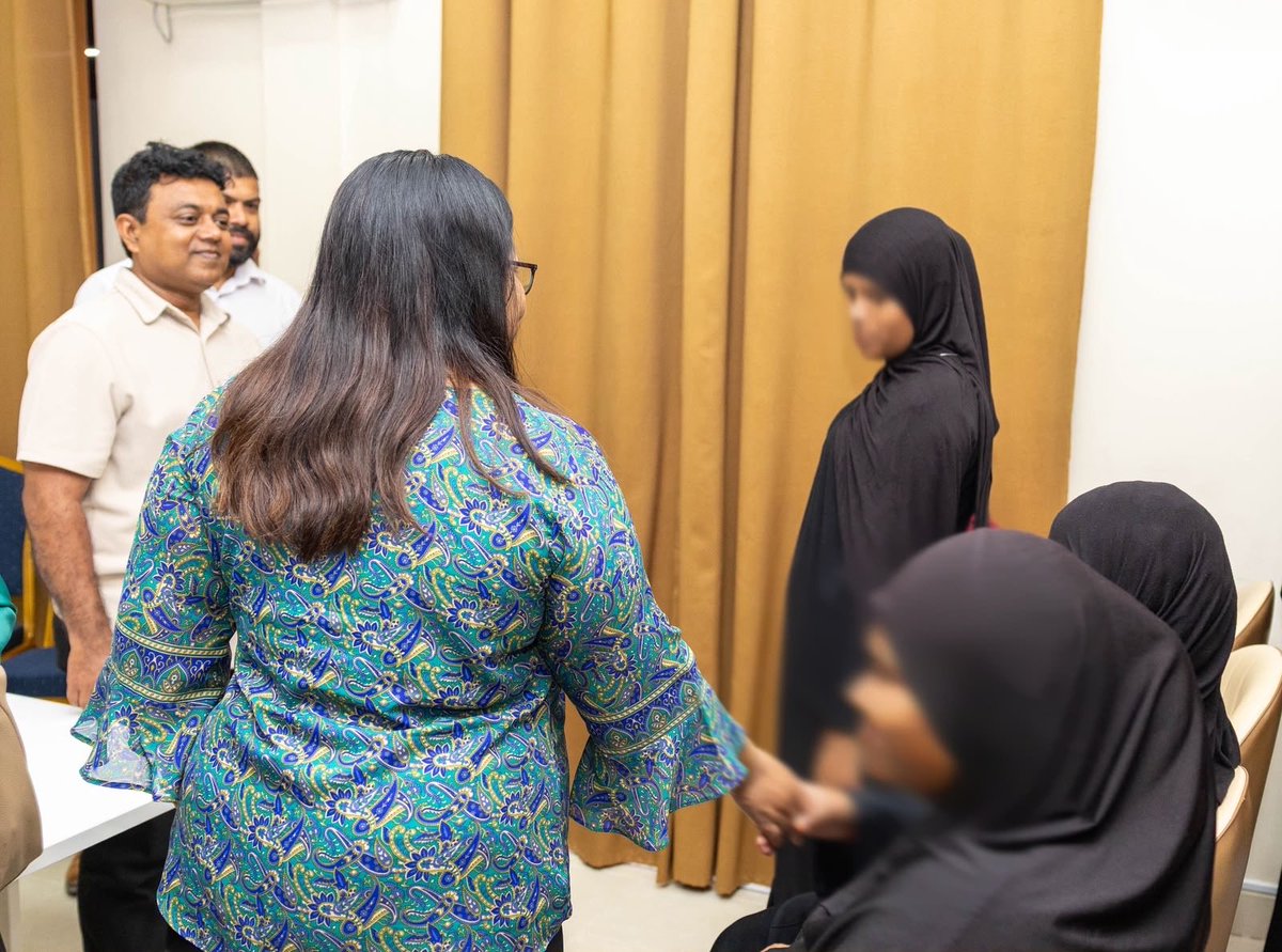 MoHmv's tweet photo. މިނިސްޓަރ @geelaali ށ. ފެމިލީ އެންޑް ޗިލްޑްރަން ސާރވިސަސް ސެންޓަރަށް ޒިޔާރަތްކުރައްވައިފި.

@SFdevelopmentMV https://t.co/n3GvNq21mo