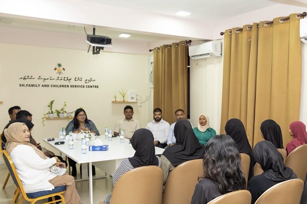 MoHmv's tweet photo. މިނިސްޓަރ @geelaali ށ. ފެމިލީ އެންޑް ޗިލްޑްރަން ސާރވިސަސް ސެންޓަރަށް ޒިޔާރަތްކުރައްވައިފި.

@SFdevelopmentMV https://t.co/n3GvNq21mo