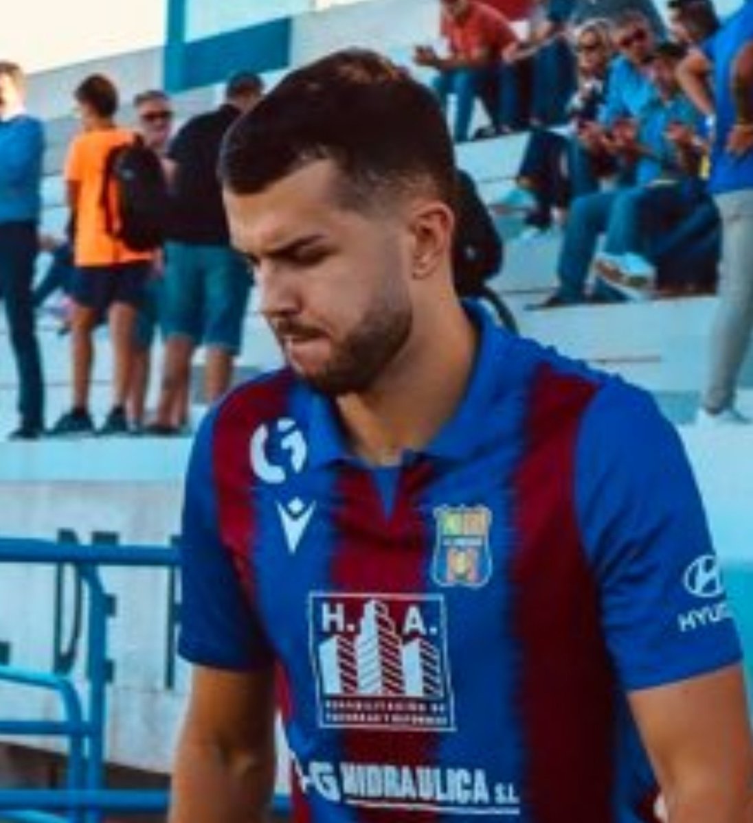 PedroBonet_2's tweet photo. El  mallorquín y ex internacional Sub18 @joansalva5 @magicplayers21 será la gran NOVEDAD en la CONVOCATORIA del @udpoblense de Julián Robles ante el @atleticbalears. https://t.co/ivrxtQ0DGy