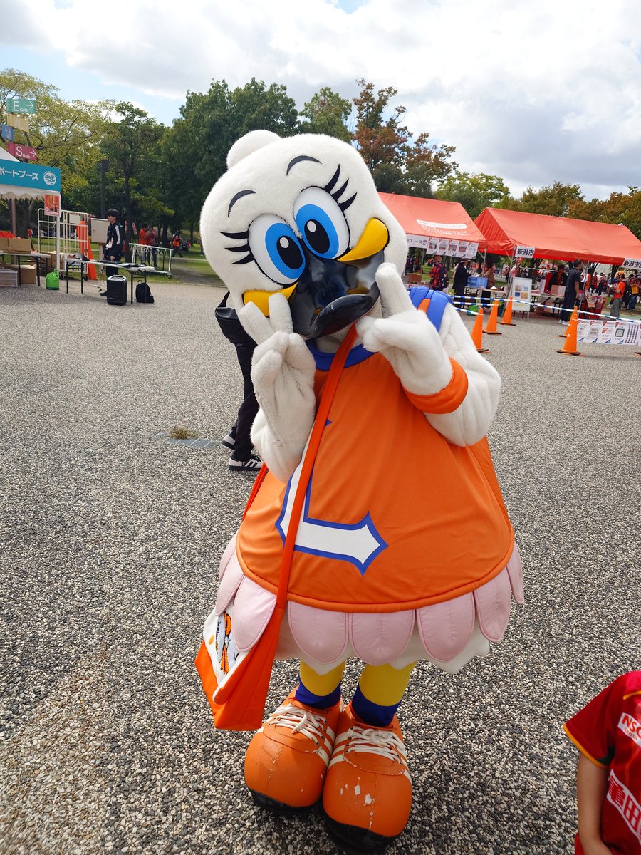 fukumomo44's tweet photo. 周りの人消してなかったので
再度投稿します😅
前のにイイねしてくれた皆様すみません

マスコット好きな人に届け〜
アルビくんには会えませんでした
#アルビレックス新潟
#徳島ヴォルティス https://t.co/g9NAyEOzCG