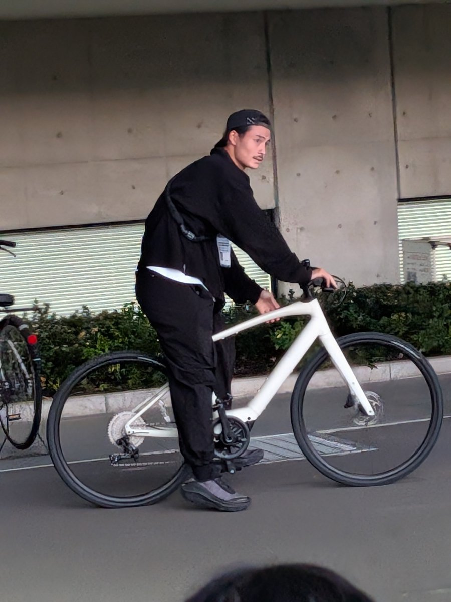 wady_futsal's tweet photo. ん？なんか話題になってるみたいだし
まさか出くわすとは思わず
たまたま撮ってた４枚だけだけど
共有したほうがよい？

#frontale
#谷口栄斗
チャリ谷口
自転車谷口
※イトタツは撮れてません https://t.co/hLy1z1gCPD