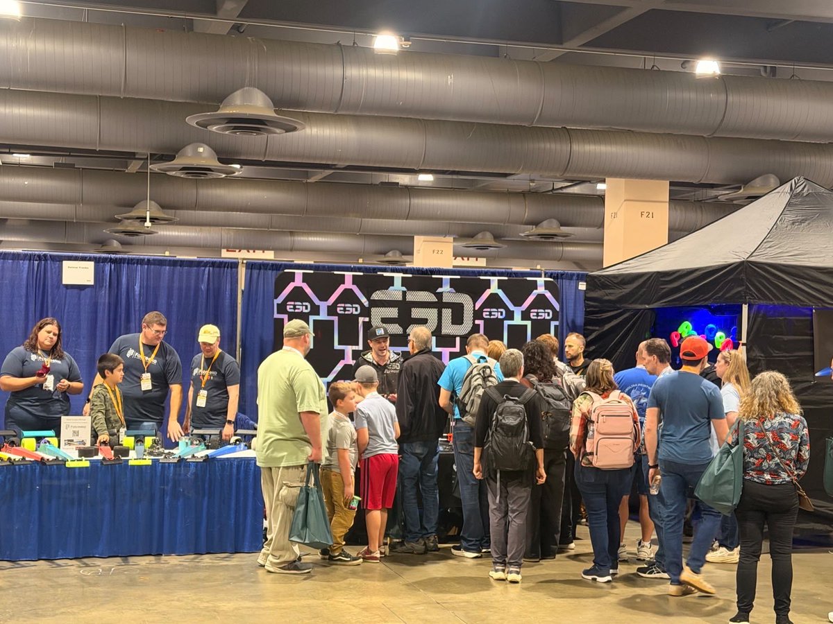 E3DOnline's tweet photo. A week ago today we were having the BEST time at @3DPrintopia! It was so much fun to have @Kaizen3DPrints on our booth and be neighbours with @Proto_pasta, showing people how to make the most out of their ObXiDian 500 nozzles and how to print some incredible textiles!

Thanks so much to everyone who stopped by our booth to say hello. 👋 We loved seeing you all 💙 and the BIGGEST thank you goes to our good friend @repkord for helping orchestrate all of the fun!

If you couldn’t make to the event then never fear, you can still learn all about 3D printing fabric here🧑‍🎓 https://t.co/wF61TUgMyV

#3DPrintopia
#3DPrinting 
#3DPrint 
#3DPrintedFabric 
#ObXiDian500