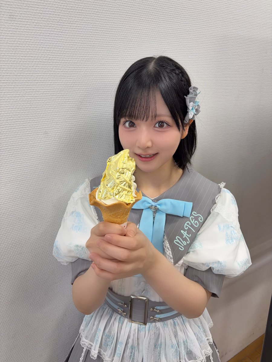 saki_KLM0819's tweet photo. #かがやきフェス2026
ありがとうございました✨️✨

みんなーーー！
金箔ソフトクリームだよ(´✪ω✪`)
ｷﾗｷﾗﾀﾞﾈ

撮ってくれた撮可の動画は是非SNSに上げてね🎶

明日は静岡で #しずおか大好きまつり🍵🍵
ステージ12:40〜です！待ってます🫡

#カワラボメイツ #曽川咲葵 https://t.co/OrGnWfANQe