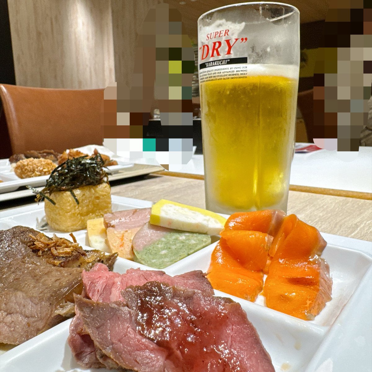 minimimimimini's tweet photo. 仕事終わりに温泉へダッシュして
かんぱーい　

たまにはバイキングも悪くない https://t.co/6W8EprHAtj