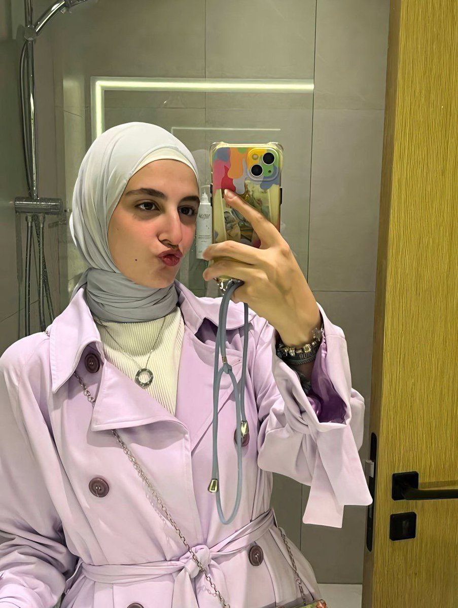 rahafkis07's tweet photo. البوم دياثة كامل بالخاص صورها بحجابها و بدون مسربة من جوالها و تجسس اخوها عليها بالبيت موجود كامل بالخاص https://t.co/TyYLmP1eEI