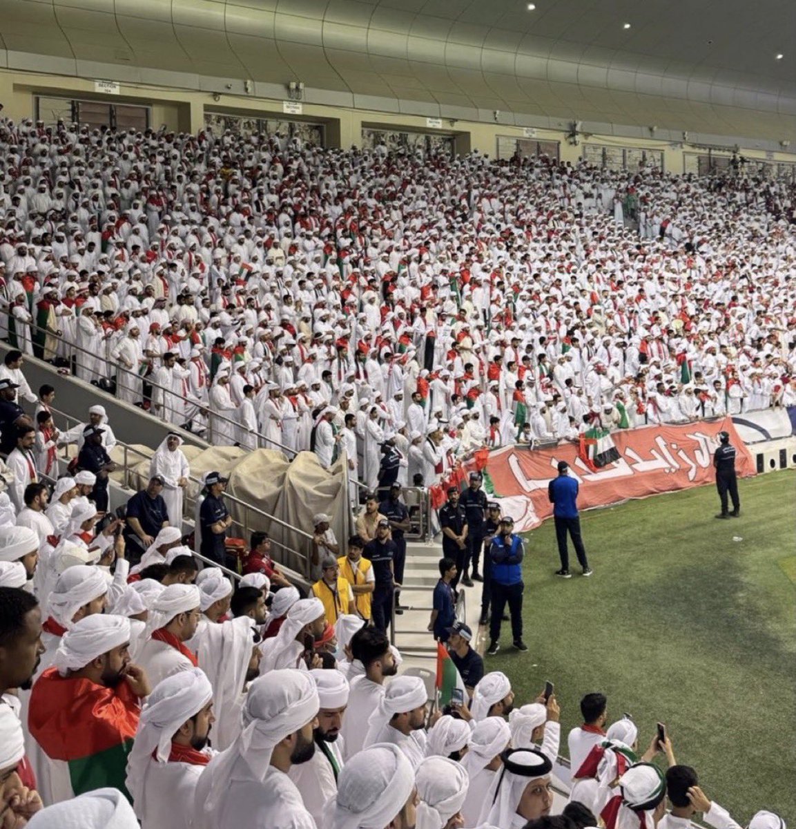 maasl_'s tweet photo. السلام عليكم ورحمة الله وبركاته 

أقسم بالله اني لست ساحر 
أقسم بالله اني لست مشغوذ

لكن النهائي رسمياً بين الإمارات والسعودية وفوز الإمارات في النهائي بنتيجة 4-2   🇦🇪 
#ابيضنا_في_الخليجيه https://t.co/e47uGKcqmb