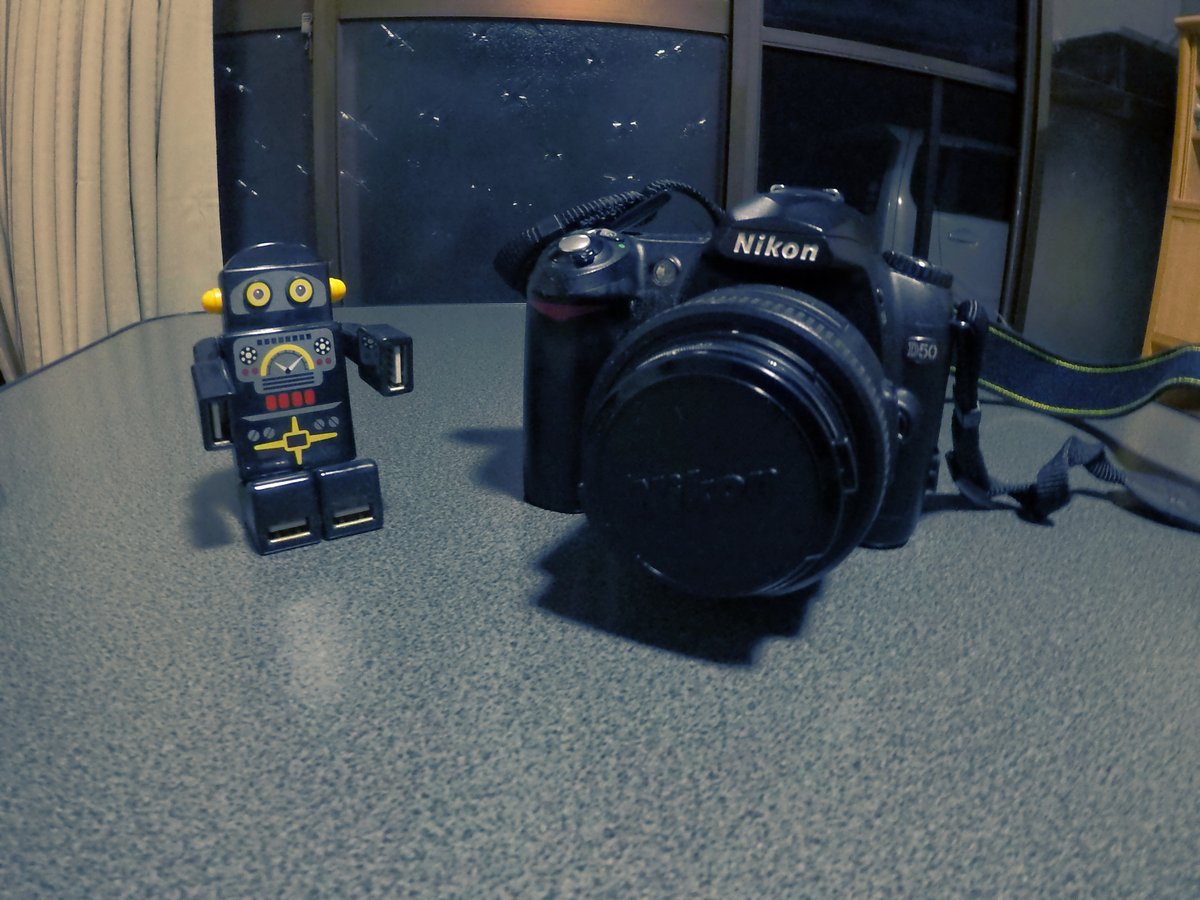 K305F17575's tweet photo. 私の使用しているカメラは『D50』というのですが中々曲者で左のロボを介さないとデータをくれないのです。 https://t.co/aCSuuJHKLK