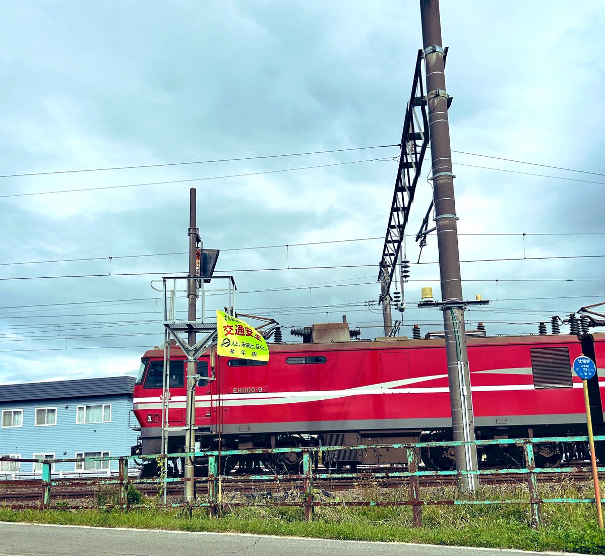 hokuyu's tweet photo. 買い物終わりに  貨物列車 https://t.co/IKYq7892sn