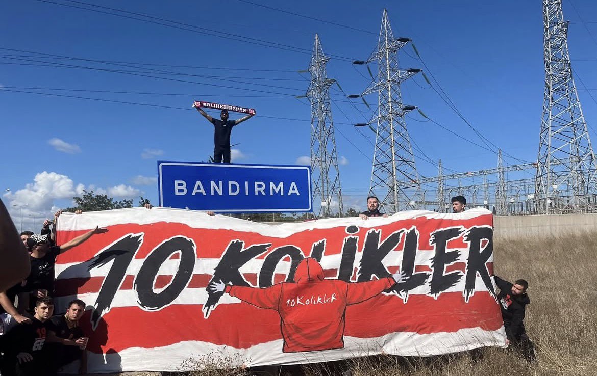 RedWhite_1966's tweet photo. ne farkeder bize heryer BALIKESİR! #vags #10kolikler https://t.co/h6yXodQk13