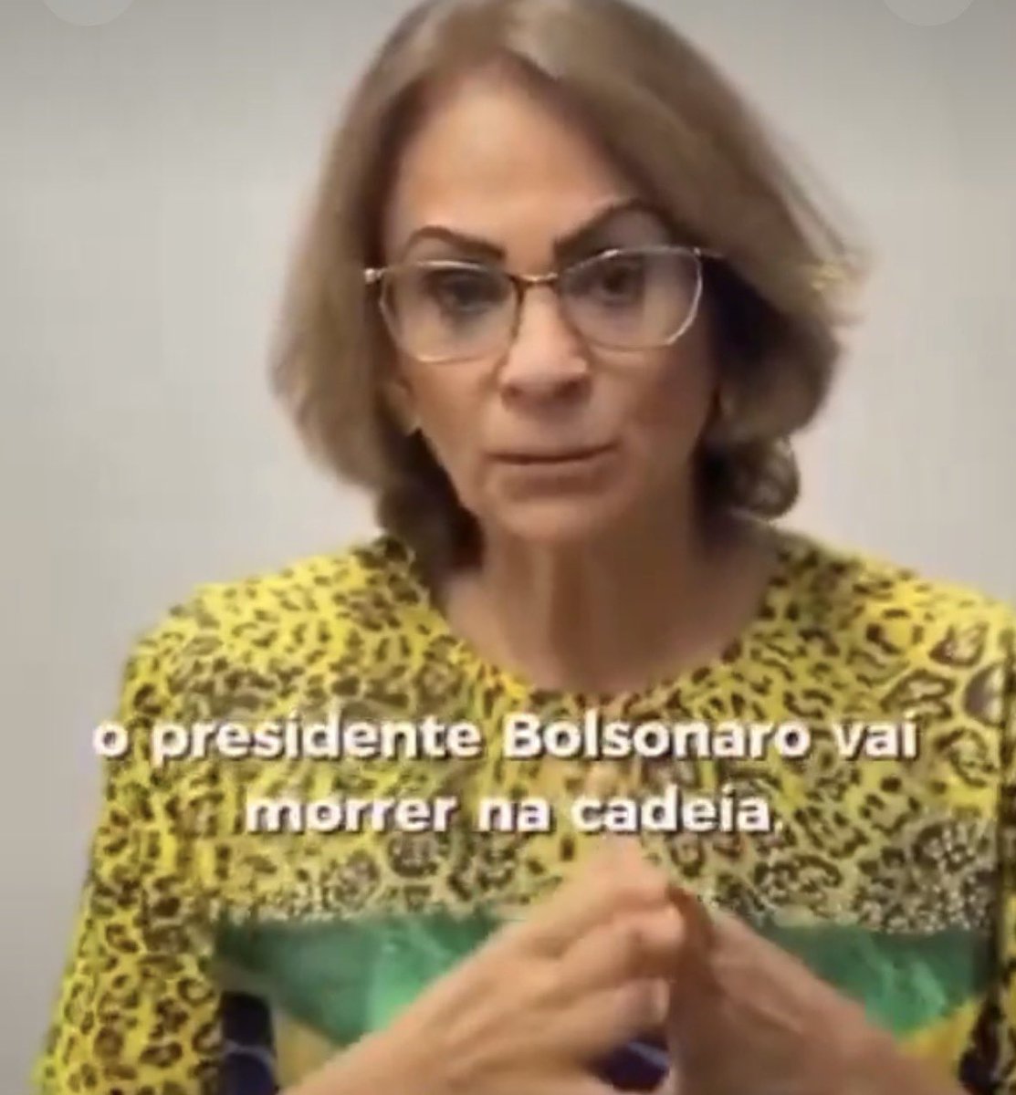 PedroRonchi2's tweet photo. Damares, cujo grupo político dizia que bandido bom era bandido morto, gravou vídeo dizendo que se o Flávio Bolsonaro não ganhar a eleição o pai dele vai morrer na prisão. https://t.co/MvWPTOidbX