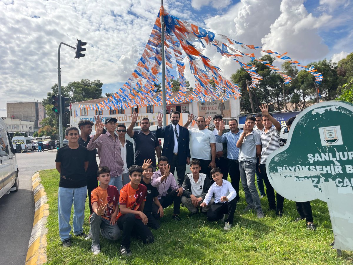 EyyubiyeAkParti's tweet photo. Eyyübiye’nin gönlü bir, heyecanı bir!

Merkezden kırsala, Eyyübiye olarak Cumhurbaşkanımızı karşılamaya gidiyoruz! 🇹🇷

Cumhurbaşkanımız ve Genel Başkanımız Sayın Recep Tayyip Erdoğan’a duyduğumuz muhabbetle yollardayız. Hemşehrilerimizle birlikte Şanlıurfa’mıza yakışır bir coşkuya ortak oluyoruz.

#MilletimizleYolumuzBir
#SüleymanElgün #AkEyyübiye #Eyyübiye

@RTErdogan @Akparti @abuyukgumus @hakanaksu058 @farukaytek @mustafaelitas @acarfaruka @Ziverozdemir @milhamigunbegi @bybekirbozdag @AEminOnenOfis @ProfDrDusak @CYAZMAC @malicevheri @ibrahimeyyupogl @HikmetBasak_63 @av_mfaruk @ElgunSuleyman @SalihAldeniz5 @Serkankrmz63 @SbrKnk @ihalilesiyok