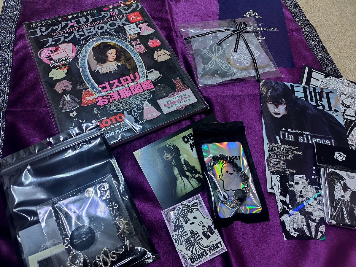 xdevil_1010's tweet photo. 本日 ゴスマ参戦してきました！
狙っていたものは全て買えたし 大満足〜🦇"
毎度 行く店が決まっている👀
(雑誌はその後 中野ブロードウェイで
買ったやつ)
 #GLM15戦利品 

@ziggrat_info 
@bikeidaisuki 
@swallowtail_bc 
@Shinatomy_jp https://t.co/ymiQgc26iO