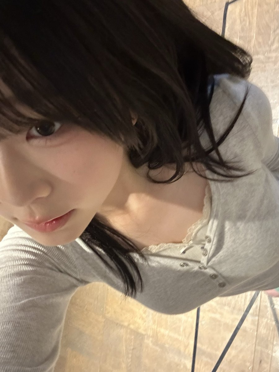 kaname___eee's tweet photo. イヤホンとヘットホン
どっち派？
私はね最近は
家ではヘットホン
外ではイヤホンかな

#jk #15歳 https://t.co/5iRGcYk1M1