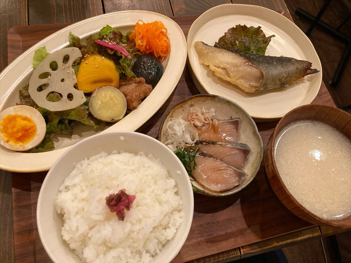 konkondiary's tweet photo. カフェ？みたいなとこの夜ご飯🍚
こちらも夫婦で営業されてるこじんまりとしたお店👨‍🍳そういうスタイルも憧れはある👨‍🍳 https://t.co/1DTYe19QEJ