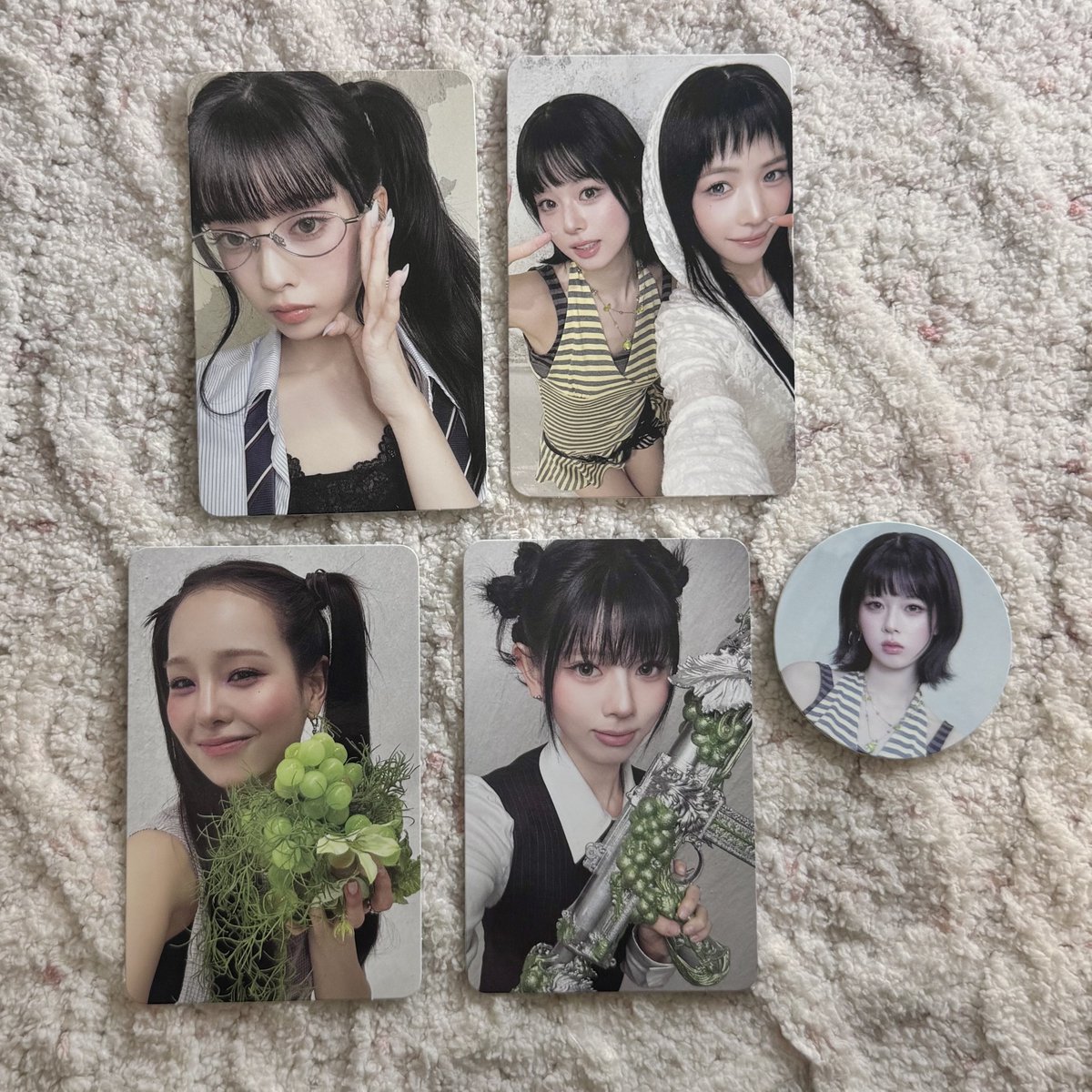 ayakan0's tweet photo. 🍇 NiziU sour grapes 交換 🦊

譲 ：1枚目 マコ 🧡マヤ 💜リク 💛リマ❤️
求 ：2枚目 「同種」アヤカ🤍or ポロライド

※1枚目上2枚は同種同士のみとさせて頂きます。下の3つはポロライド可能です！

郵送での交換希望になります📮
お気軽にお声掛けください!!
 #NiziU  #NiziU交換  #NiziU_交換 https://t.co/2aiF546ysp